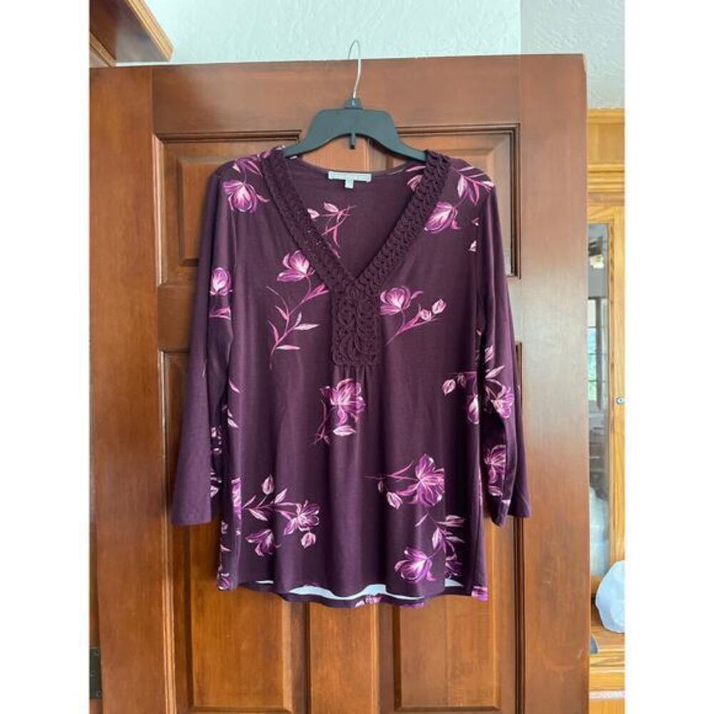 Daniel Rainn embroidered neckline, floral blouse size medium